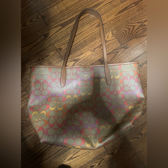 Coach Signature Tote with Multicolor Pattern - Picture 1 of 6